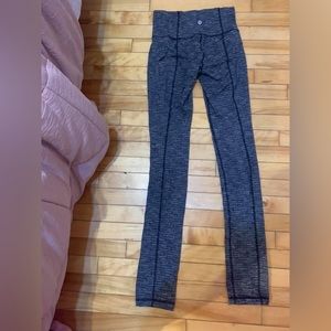 Lululemon Skinny Groove Pant (Salt & pepper)